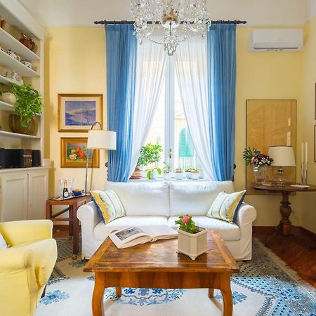 Casa Fiorita Apartment Napoli Bagian luar foto